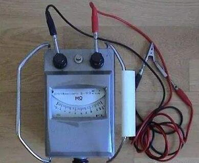 用摇表摇潜水电机的绝缘